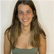 Profesora de matemáticas que imparte clases a niños/as de todas las edades